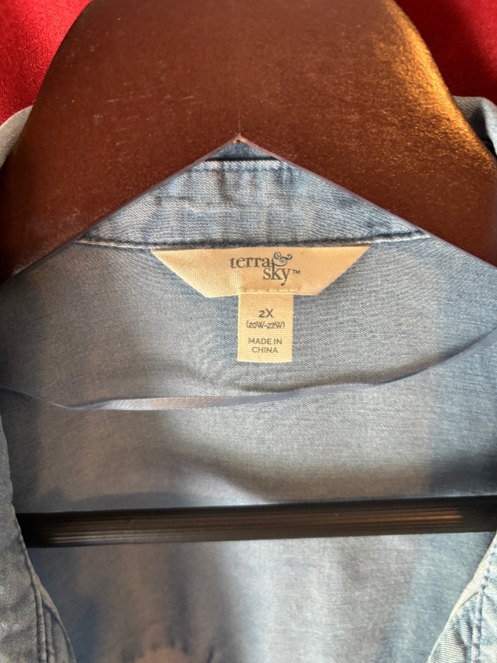 TERRA & SKY WOMEN’S BUTTON FRONT  BLOUSE - Picture 2 of 3